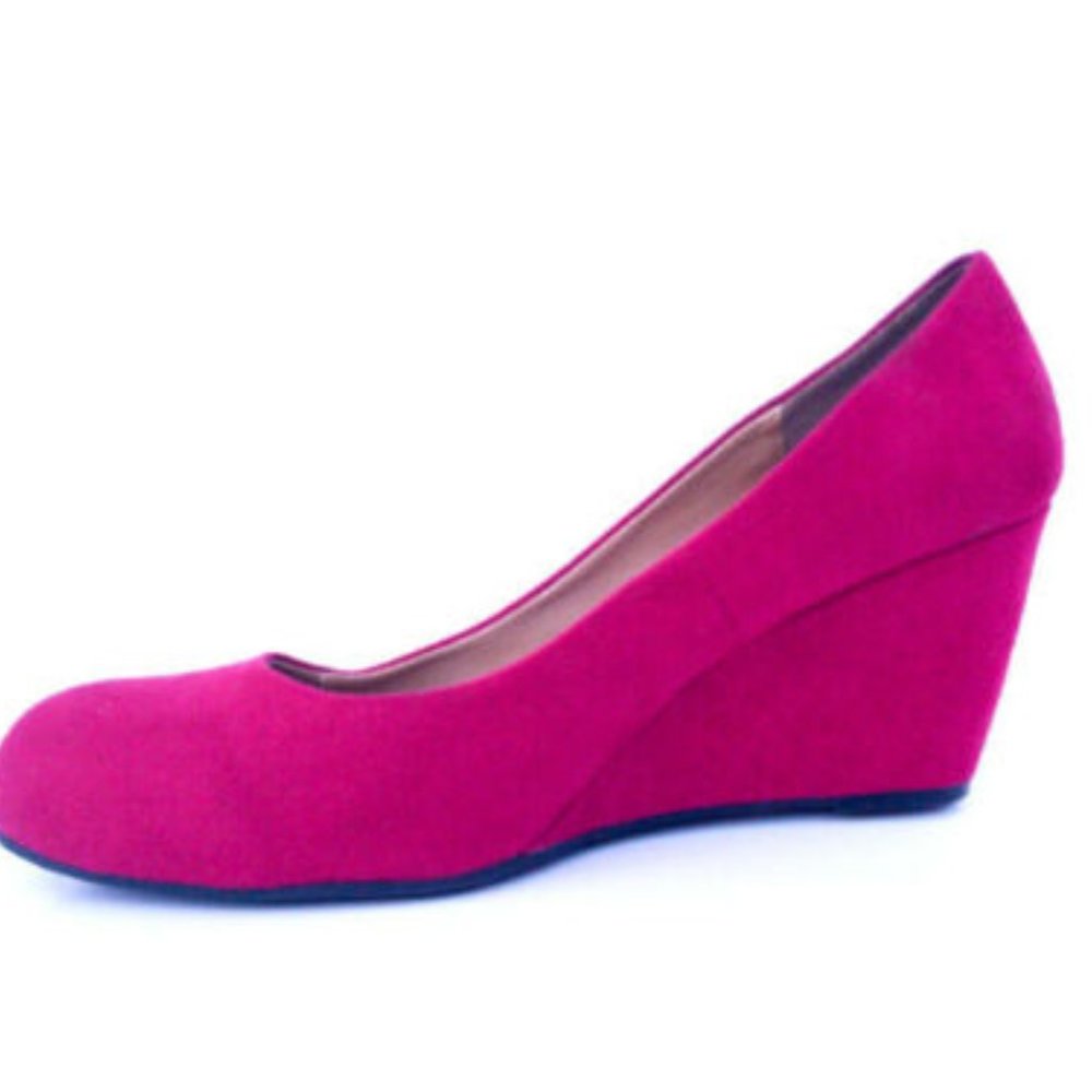 NEW CHINESE LAUNDRY Red Suede Nima Wedge 9